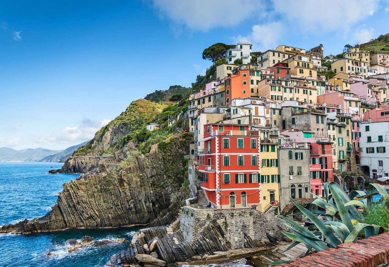 Be a Sustainable Tourist