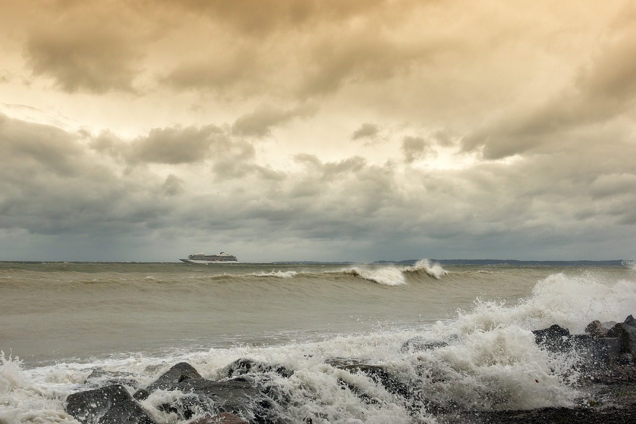 wave, flood, storm surge-5755145.jpg